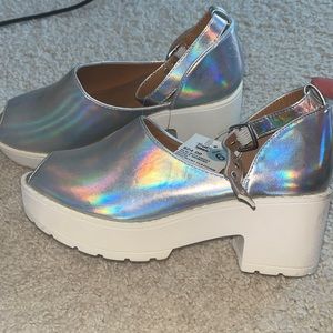 Holographic heel/sandals !